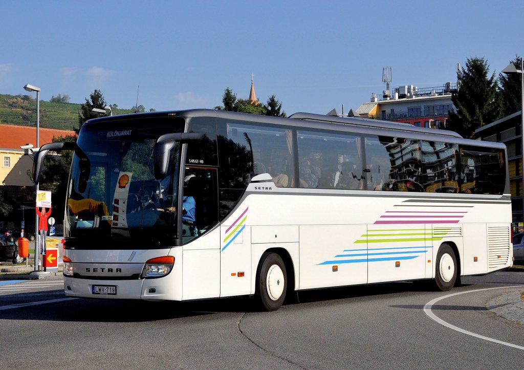 SETRA S415 GTHD aus Ungarn am 25.9.2011 in Krems an der