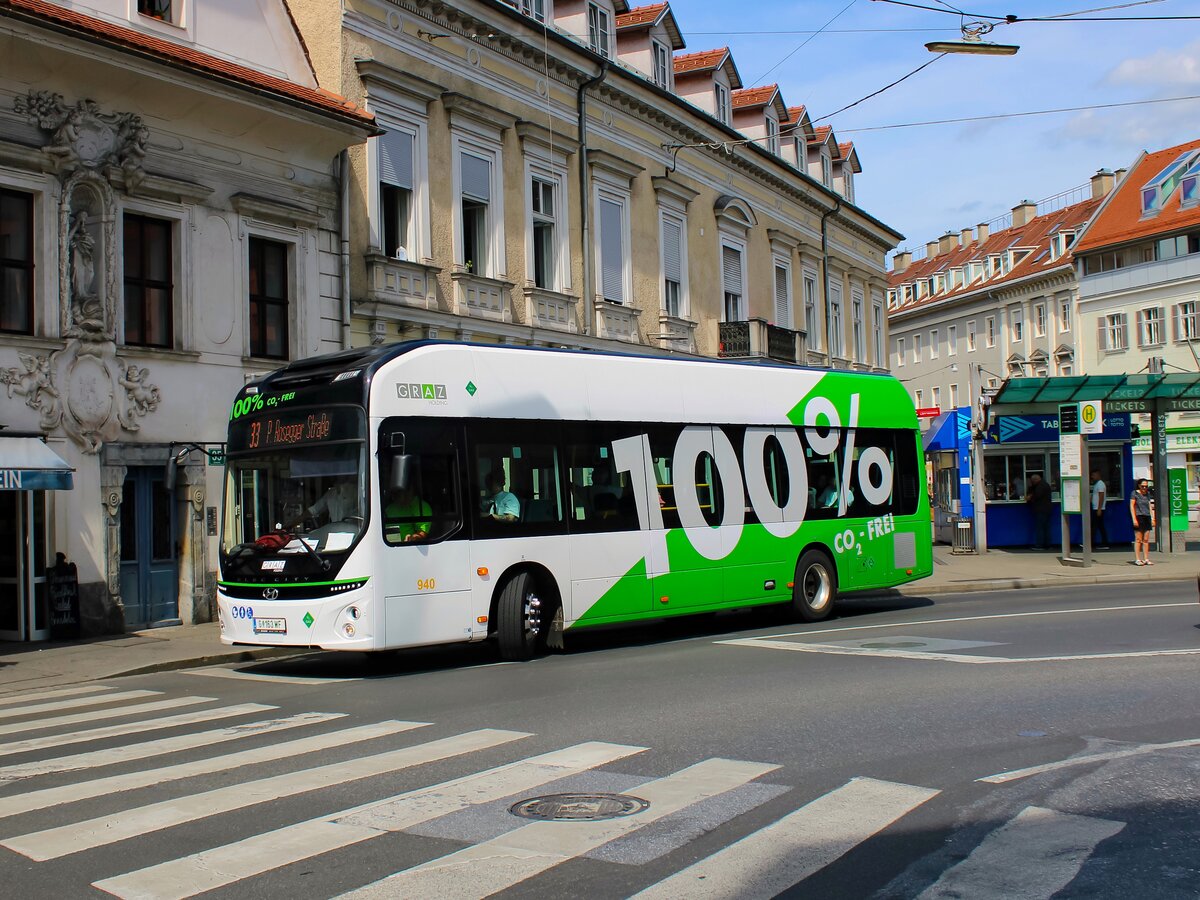 Graz. Der Wasserstoffbus mit der Wagennummer 940 der Graz Linien war am 14.07.2023 als Plankurs auf der Linie 33, hier am Griesplatz in Fahrtrichtung Peter-Rosegger-Strasse.
