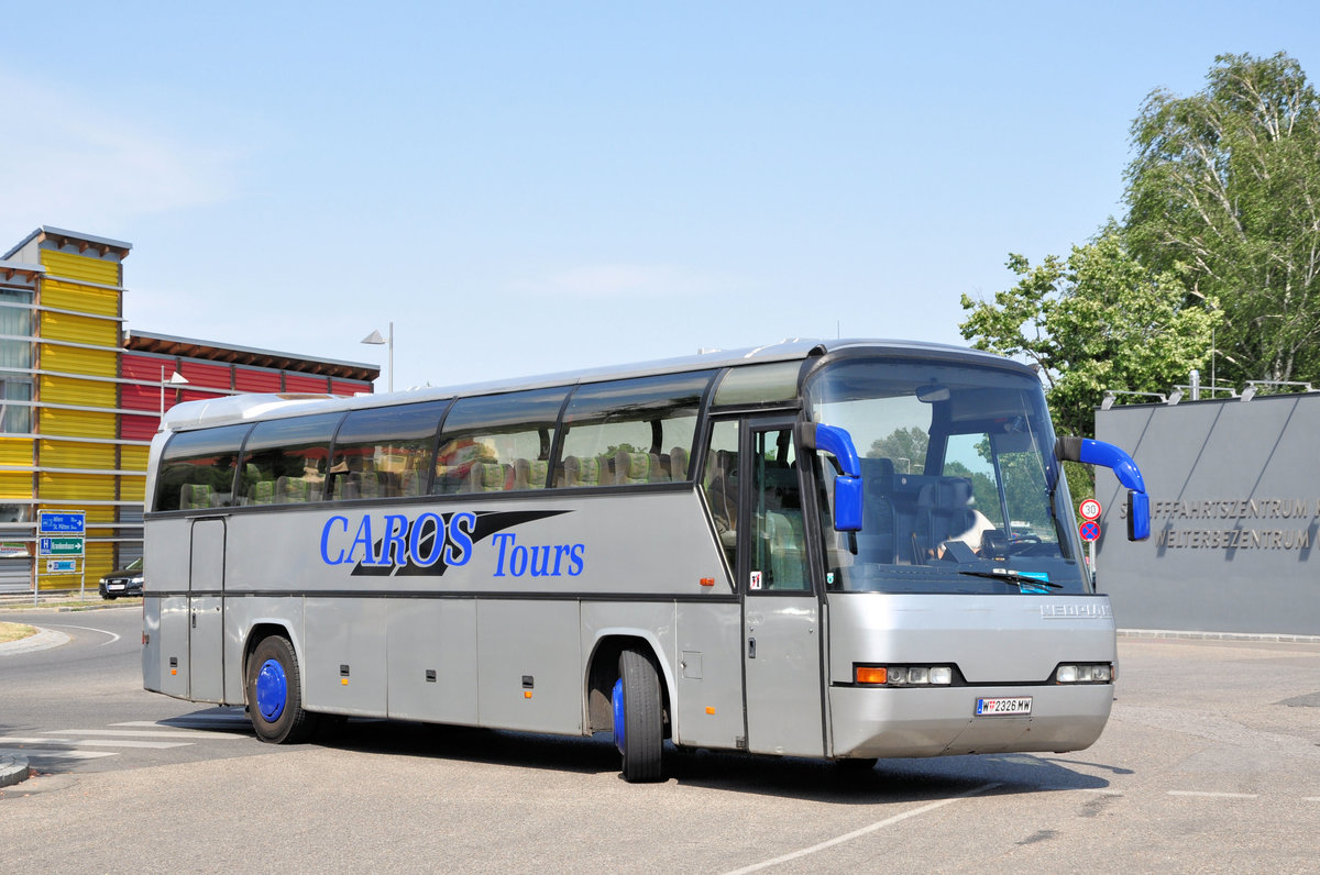 Neoplan Euroliner von CAROS tours aus Wien in Krems