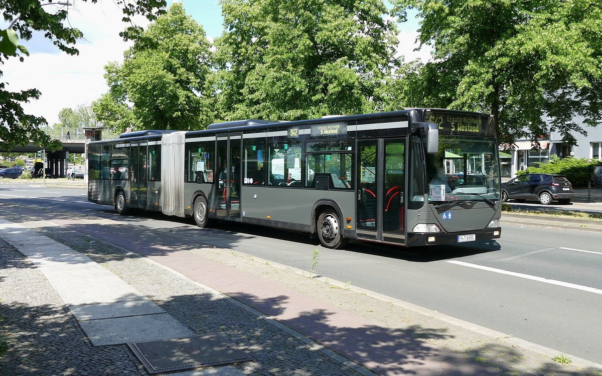 Schienenersatzverkehr -SEV  der S-Bahn Berlin, mit dem Mercedes-Benz Citaro I von Retours Busunternehmen. Berlin im Juni 2020.