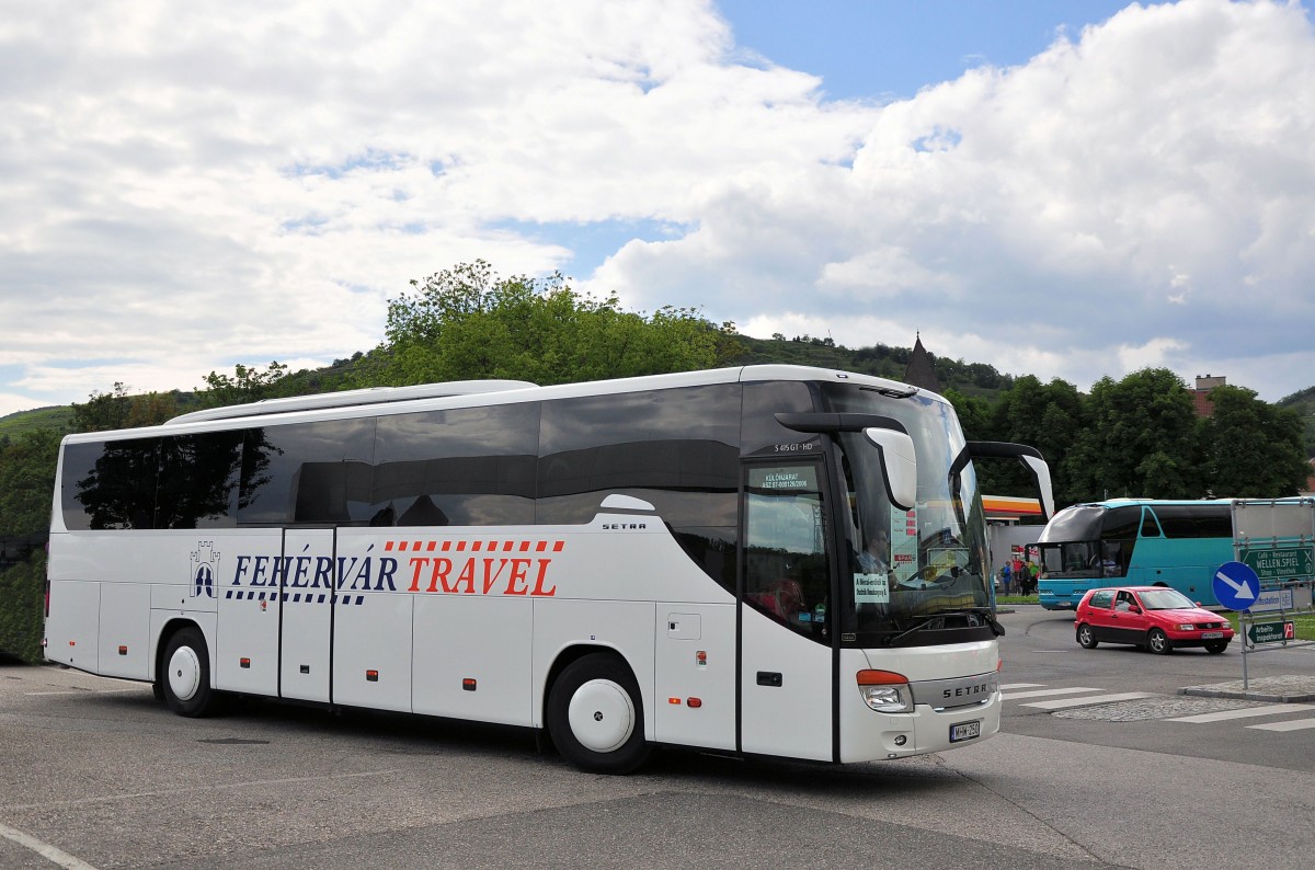 Setra 415 GTHD aus Ungarn am 31.Mai 2014 in Krems gesehen