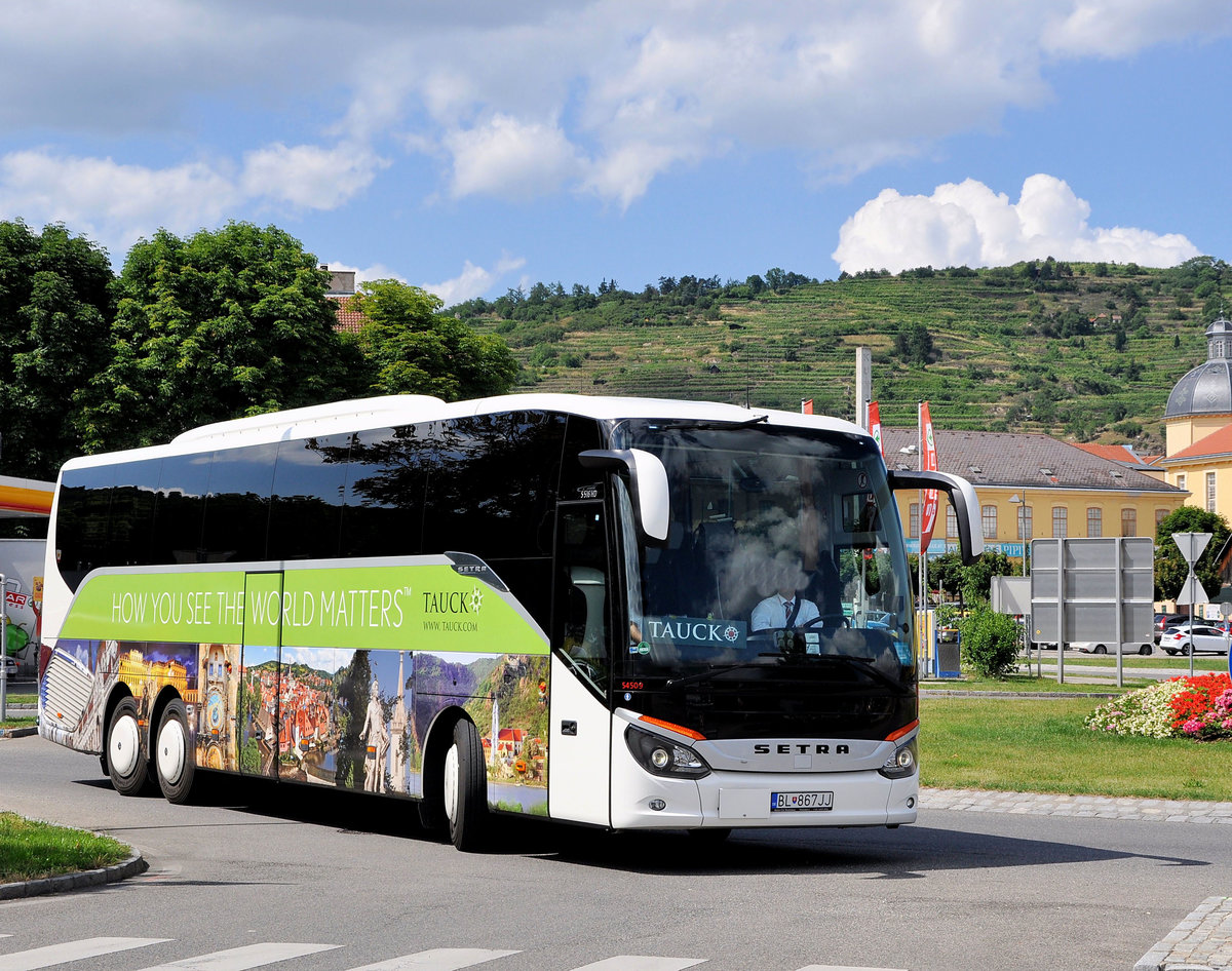 Setra 516 HD von Tauck Reisen aus der SK in Krems gesehen. Busbild.de