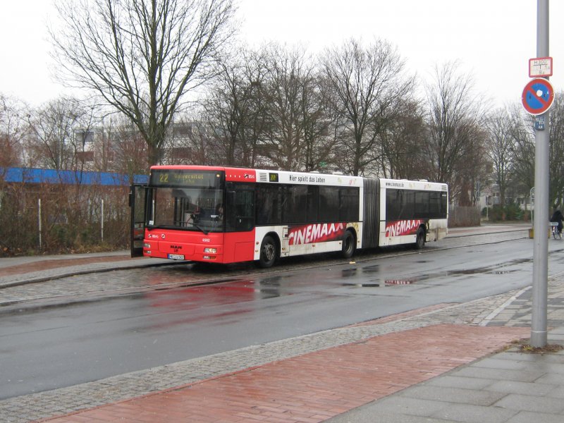 Ein MAN NG313 Mit Werbung Für Das Cinemaxx Steht In Bremen Kattenturm ...