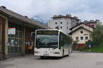 Schienenersatzverkehr für die Stubaitalbahn, Bus der Innsbrucker Verkehrsbetriebe wartet bei der Haltestelle Fulpmes Bahnhof.