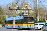 Sofia/Bulgarien - Skoda-Solaris - O-Bus der Linie 5 auf Tsar Osvoboditel-Boulevard unweit der Metro-Haltestelle  Sofia University 'St.