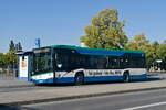 München: Solaris Urbino von Ettenhuber, Bus Nr. 2996 (EBE-JE 573) als Linie 264 an der Haltestelle Messestadt West. Aufgenommen 2.9.2021.