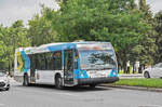 Nova Bus 30-081 von Société de transport de Montreal (STM) ist in Montreal unterwegs.