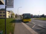 Der gleiche Bus wie auf Bild 1446, Wagen 0408 kommt wieder als Linie 624 in Ptzchen Schule an, um kurz danach nach Rttgen zu fahren. Aufgenommen am 01.04.07