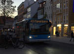 Linie 42 Richtung Papenberg. 17.11.2017 17:29 Uhr. Göttingen Innenstadt, in der Groner Straße. Markt. Bustyp ist mir unbekannt.