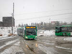 Graz. Am Vormittag des 02.12.2023 hat es in der steirischen Hauptstadt ordentlich geschneit – Wagen 68 der Graz Linien ist hier als Linie 62 in Puntigam zu sehen.