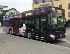 RBS MB C2 K 211 mit Vollwerbung am 3.5.18 beim Bhf Lyss.