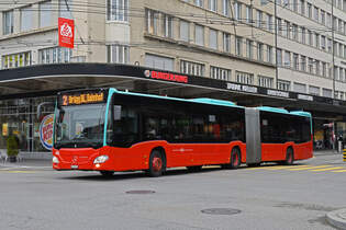 Mercedes Citaro 165, auf der Linie 2, fhrt am 24.02.2025 zur Haltestelle beim Bahnhof Biel.