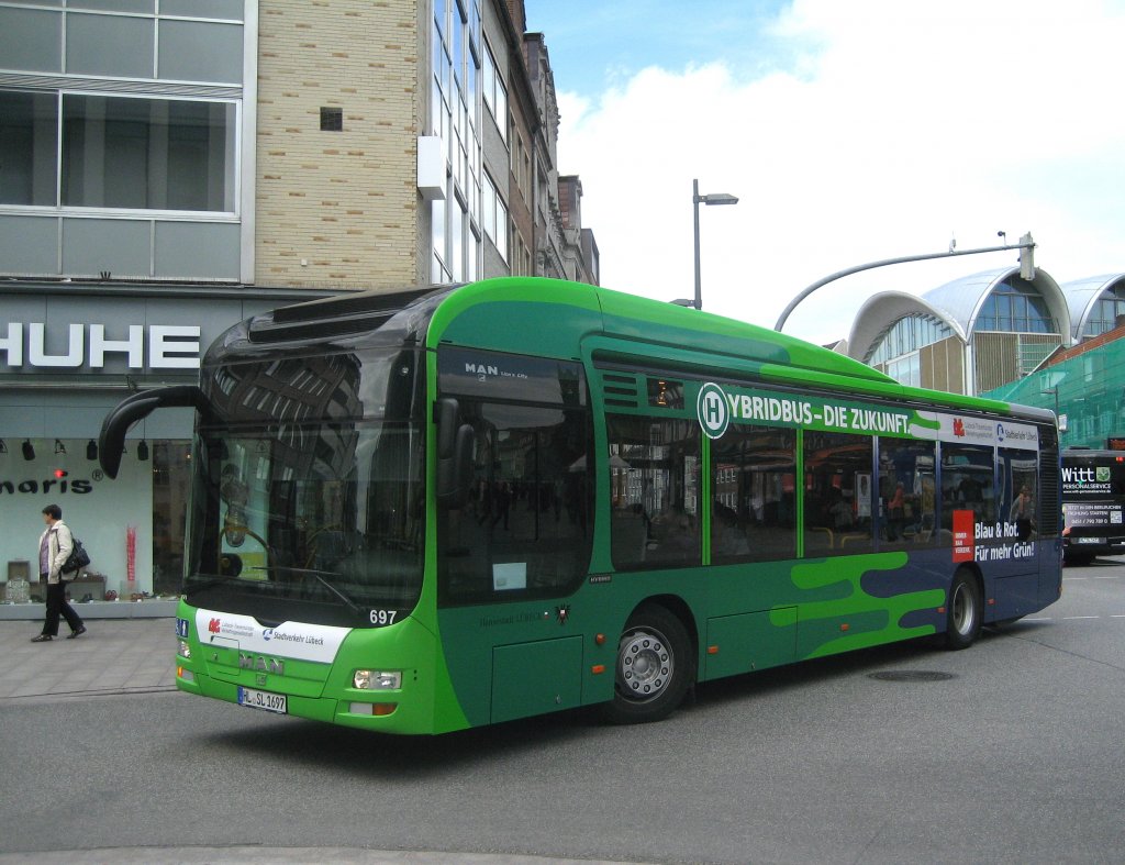              13. Juni 2012
MAN Hybridbus des   Stadtverkehr Lbeck  ,
auf der Linie 2 am Kohlmarkt/Sandstrasse.