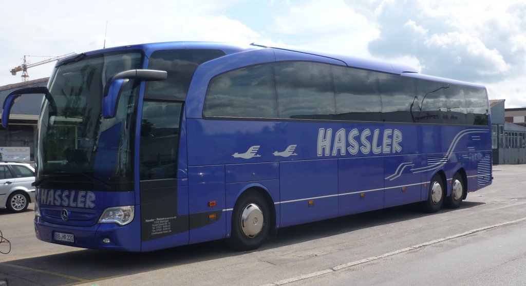 Ein Hassler-Reisen DB-Travego in Bblingen.