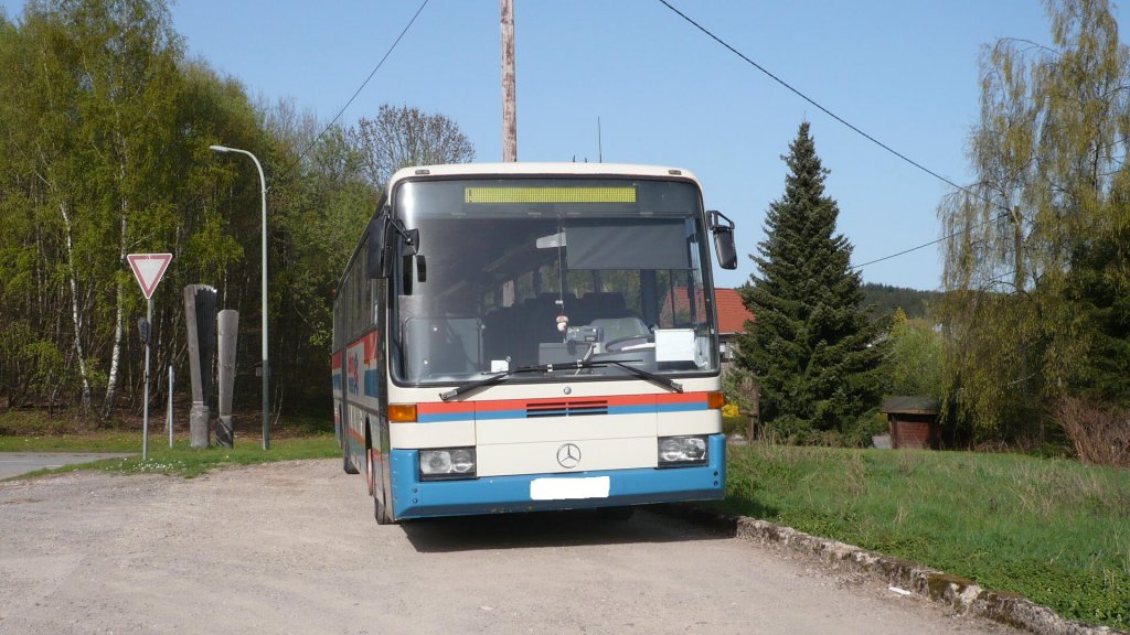 Ein Mercedes 0 408 in Theley am 08.04.11 geknipst.