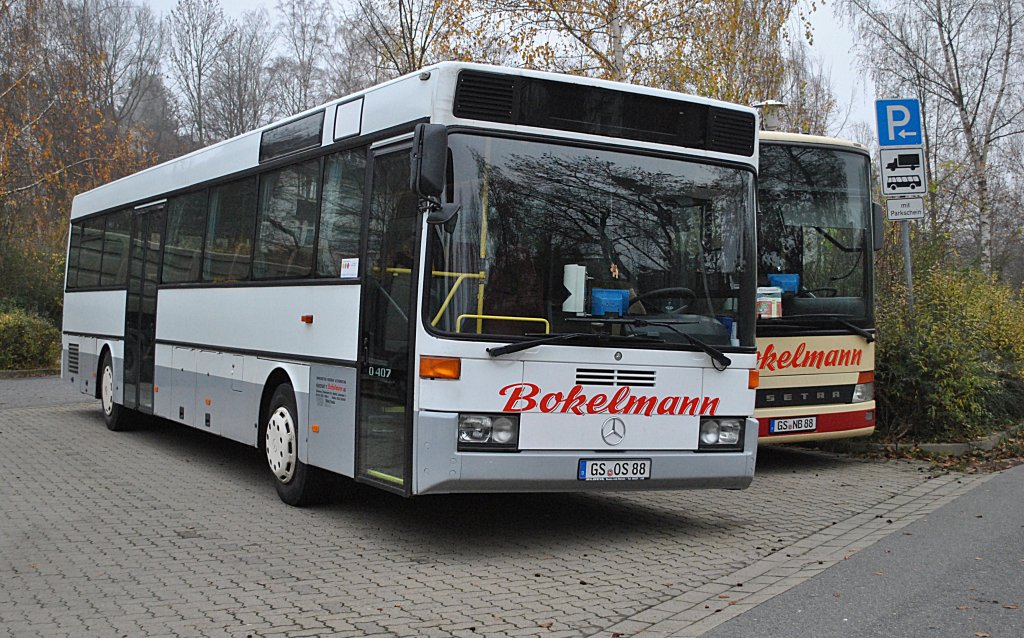 Mercedes 0 407, im Goslar am 21.11.2010.