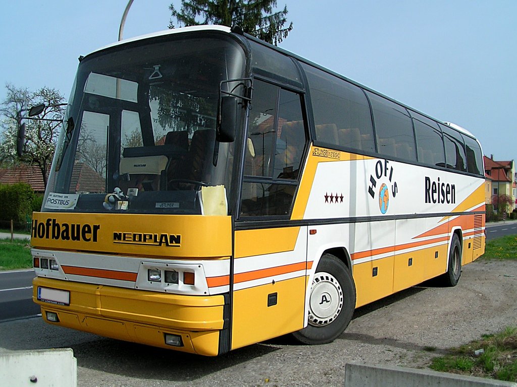 NEOPLAN-Jetliner-N275SHD im Auftrag von Postbus;110411