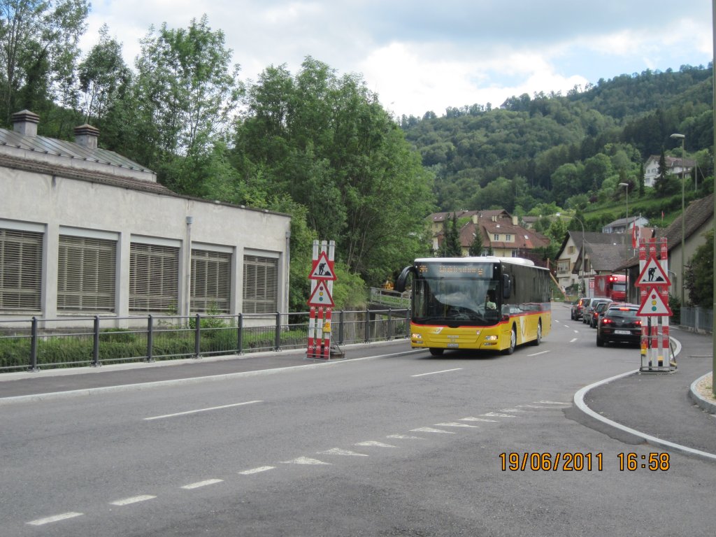 Postauto der Linie 94 in Waldenburg