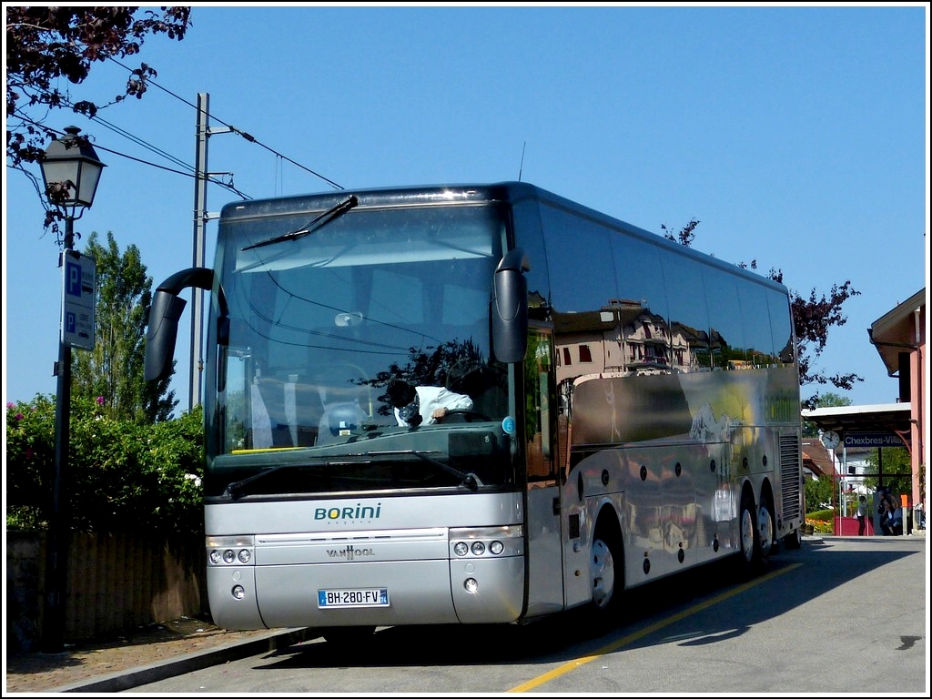  Van Hool T 917 aufgenommen am 28.05.2012 beim Bahnhof in Chexbres.