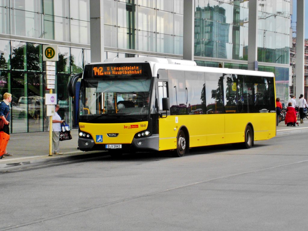  VDL Citea auf der Linie 142 nach U-Bahnhof Leopoldplatz am Ostbahnhof.(15.6.2013) 