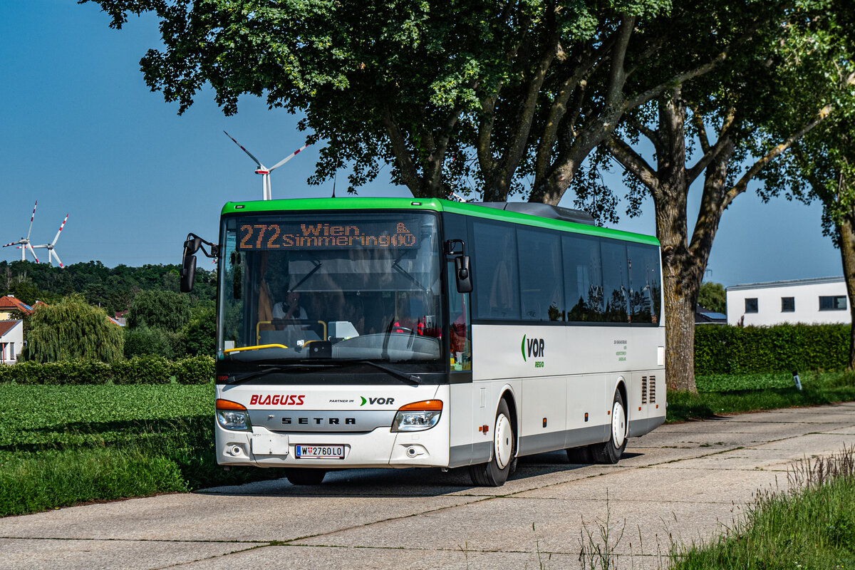 05.06.2024: Blaguss Wagen 83903 als Regionalbus Linie 272 Richtung Wien Simmering in Stixneusiedl.