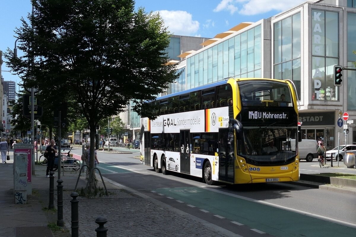 Alexander Dennis Enviro 500 (3551) der BVG Berlin, Linie M48. Berlin im Juli 2024.