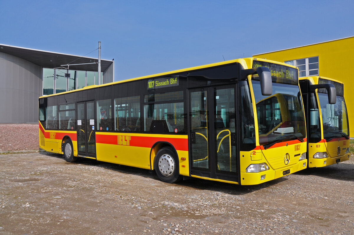 Ausgemusterter Mercedes Citaro mit der Betriebsnummer 2, steht am 04.04.2013 auf einem Abstellplatz beim Depot Hüslimatt. Aufnahme Oberwil.