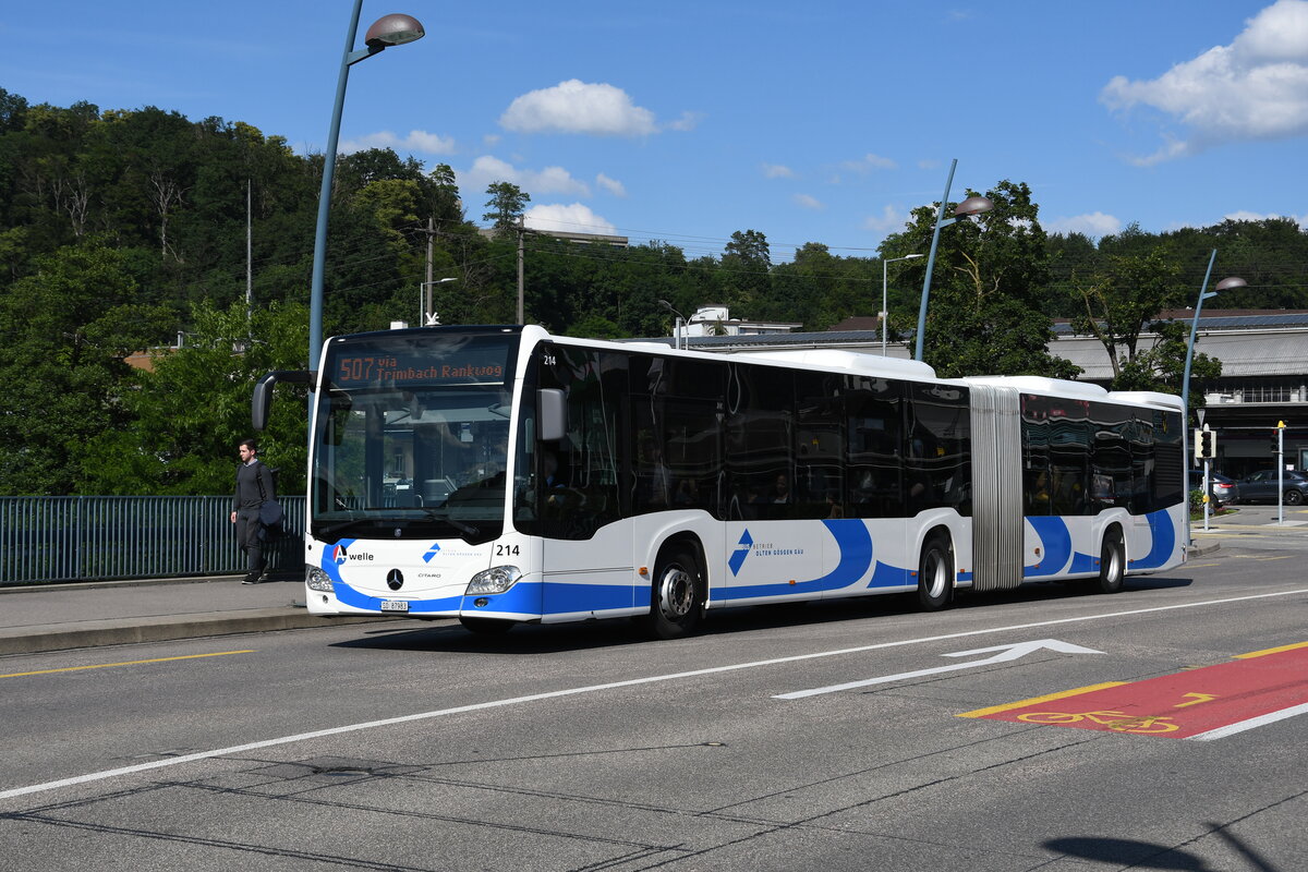 BOOG Mercedes Citaro 222, auf der Linie 501, überquert am 13.06.2024 die Bahnhofbrücke in Olten.