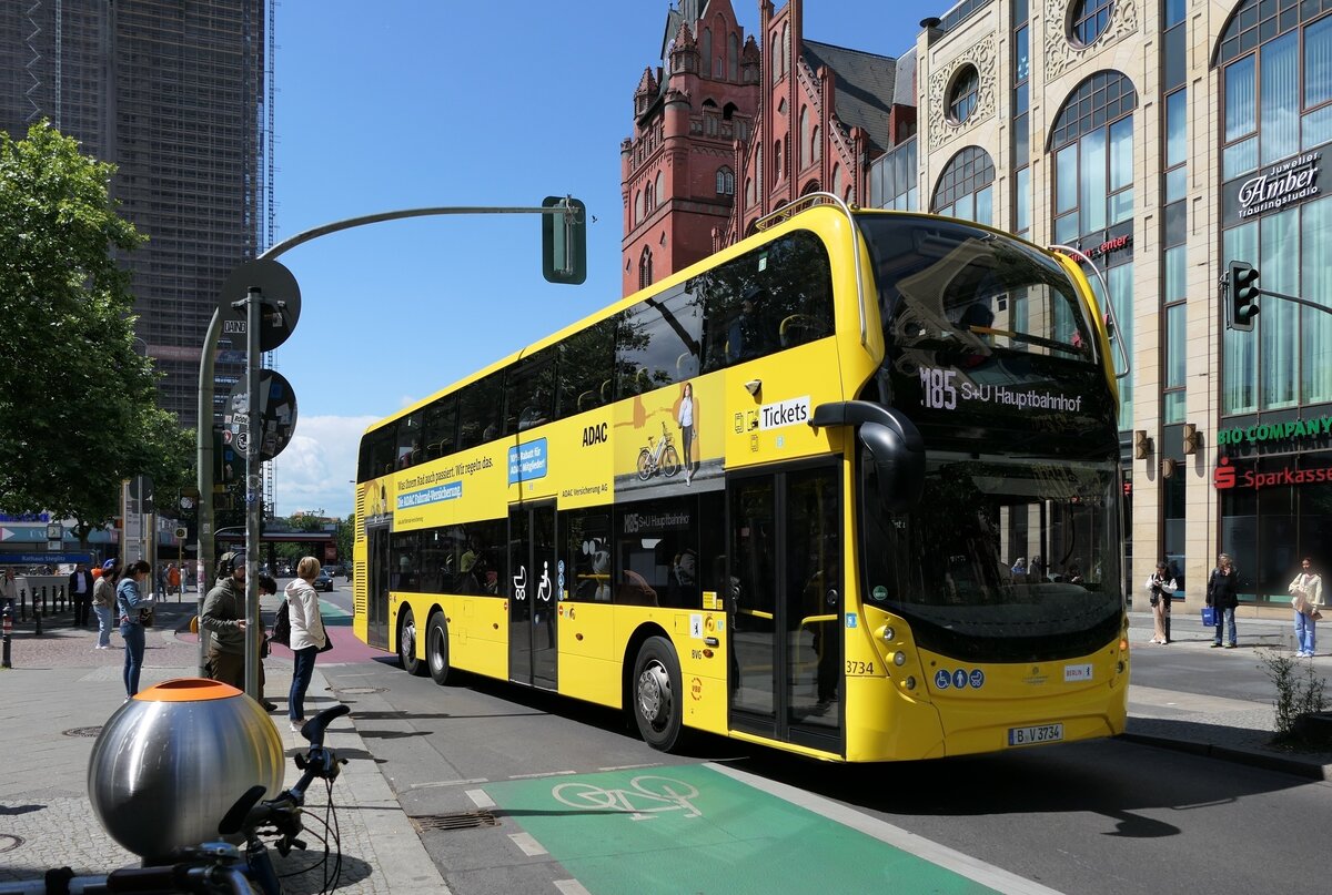 BVG, Alexander Dennis Enviro 500, Wagen 3734- auf der OL M85. Berlin-Steglitz im Juni 2024. (ADAC II)