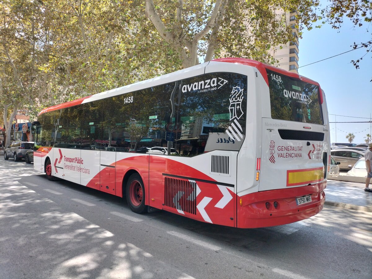 Castrosua Magnus E (MB OC500LE), Avanza Benidorm, Wagen 1458, Baujahr 2023, bedient die Haltestelle Avenida del Mediterraneo als Linie 10 in Benidorm am 20.08.2024