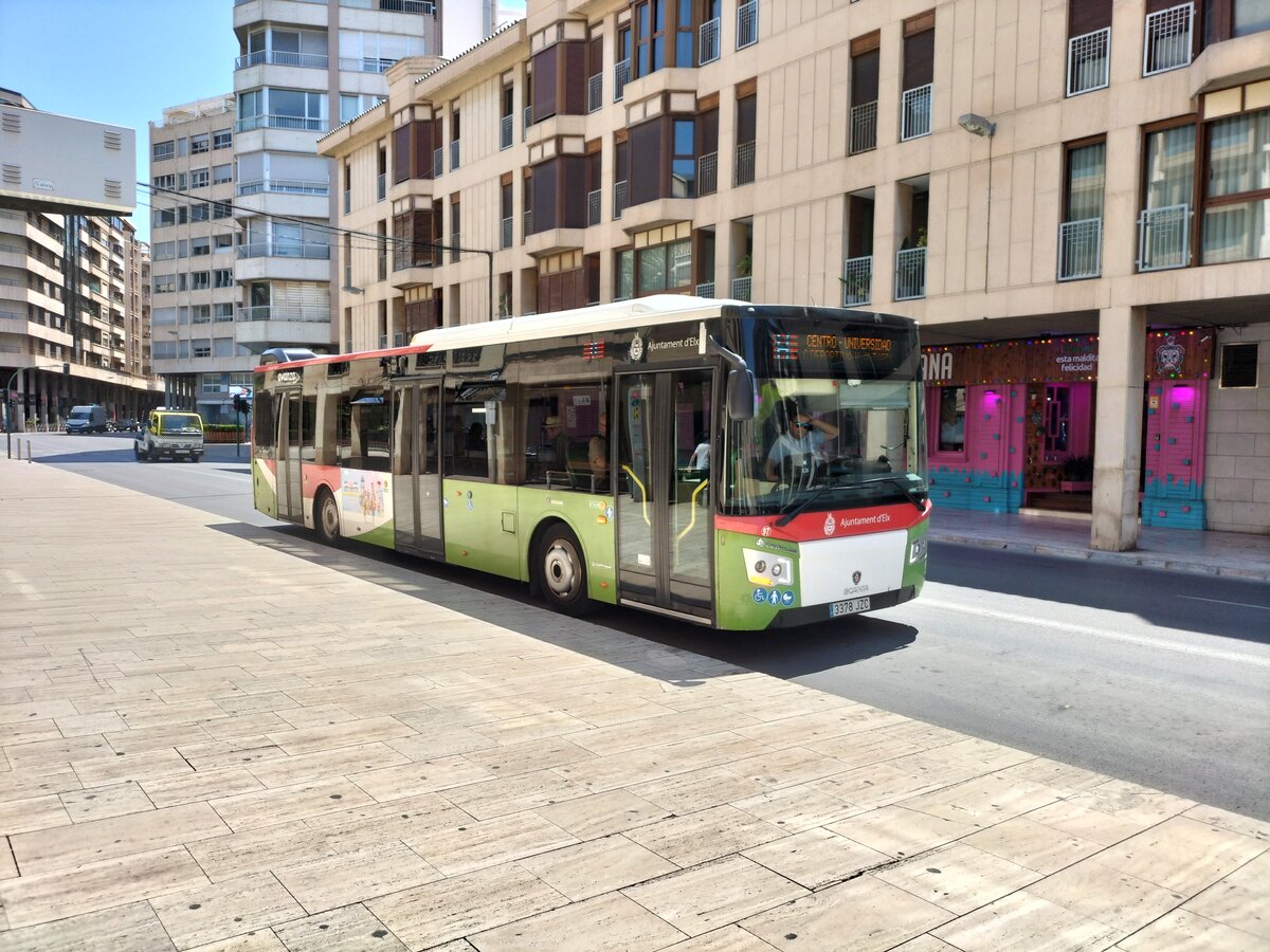 Castrosua New City (Scania K250UB), Wagen 197, Avanza Elche, bedient die Haltestelle Museo Arqueologico als Linie H in Elche am 04.06.2024