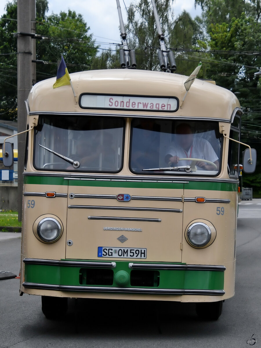 Der 1959 gebaute Uerdingen/Henschel ÜH IIIs Oberleitungsbus hat 28 Sitzplätze und wurde Anfang Juli 2024 im Obus Museum Solingen für Rundfahrten genutzt.