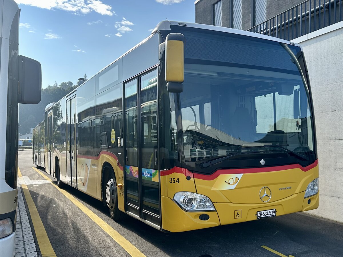 Der MB C2 Nr. 354 '11100'  ZH 534 539  der am 21.9.24 bei Evobus in Winterthur steht.