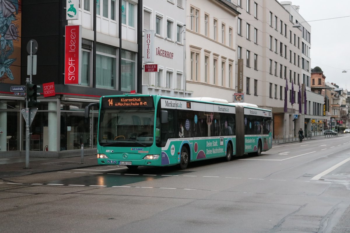 ESWE Verkehr Mercedes Benz Citaro 1 Facelift G Wagen 318 am 28.12.20 in Wiesbaden Marktplatz