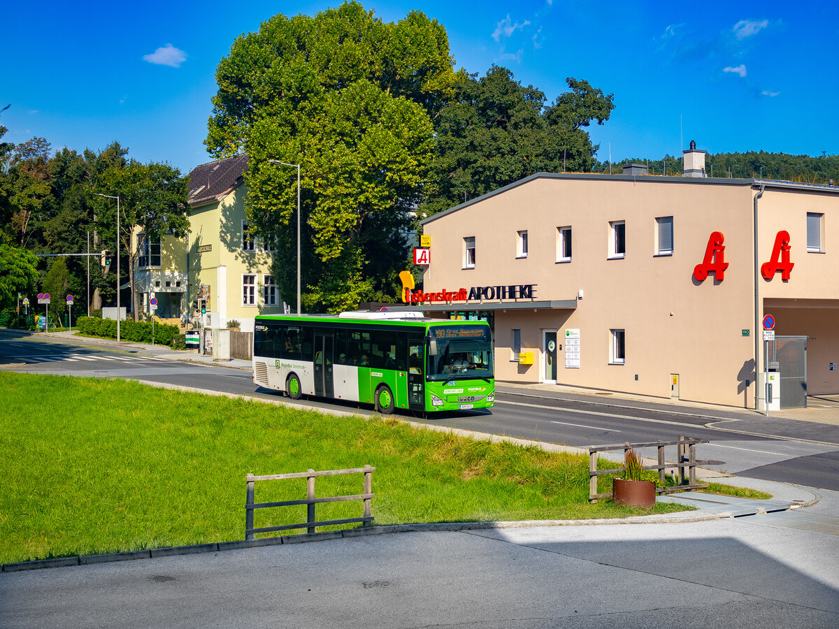 Graz. Der Postbus BD 15011 fährt hier am 04.08.2024 als Linie 200 über die Mariatroster Straße ins Grazer Stadtzentrum.