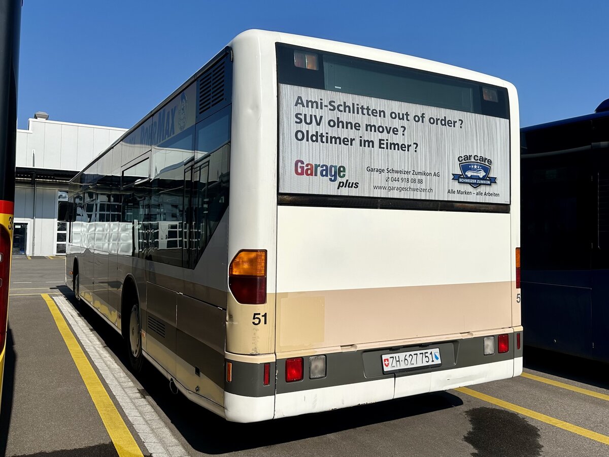 Heckansicht des MB Citaro I Nr. 51  ZH 627 751  der AZZK der am 21.9.24 bei Evobus in Winterthur steht.