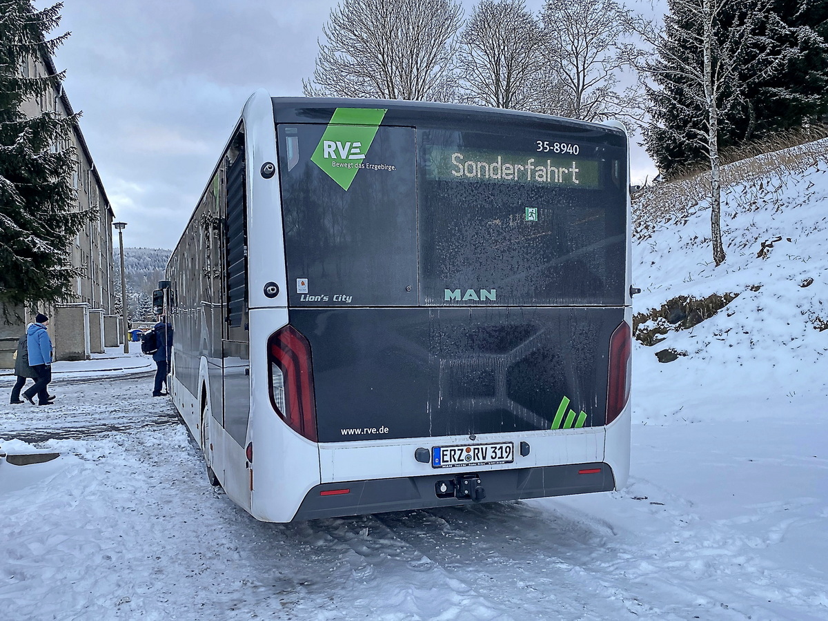 Heckpartie eines MAN Lion´s City steht in Jöhstadt am 15. Februar 2025 steht zur Sonderfahrt nach Annaberg bereit