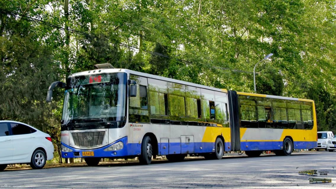 JINGHUA GELENKBUS BK6180D3
04/17/2017 in Peking