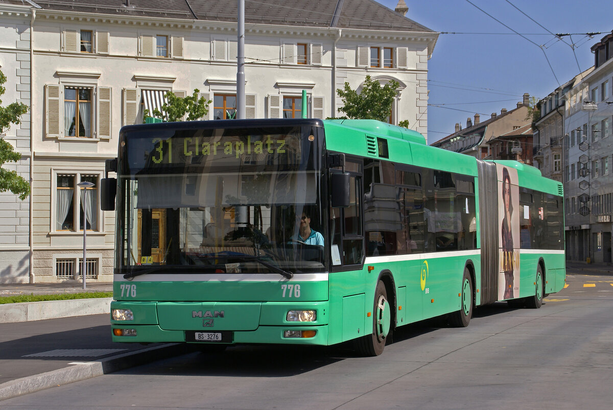 MAN Bus 776, auf der Linie 31, bedient am 09.09.2008 die Haltestelle am Wettsteinplatz. Aufnahme Basel.