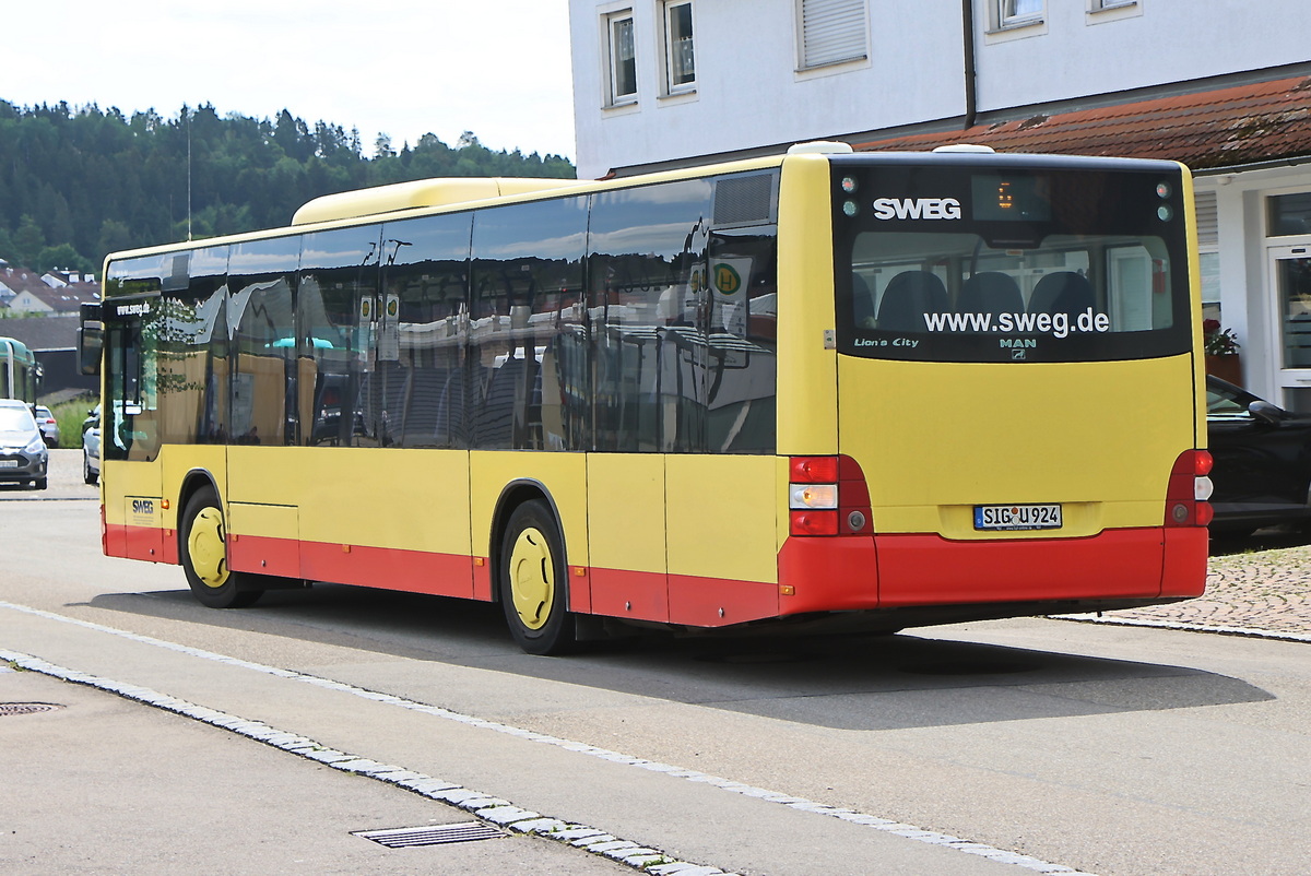 Man Lion`s City auf der Fahrt zum Bahnhof Gammertingen am 18. Juni 2024 zur Fahrt nach Sigmaringen als SEV.