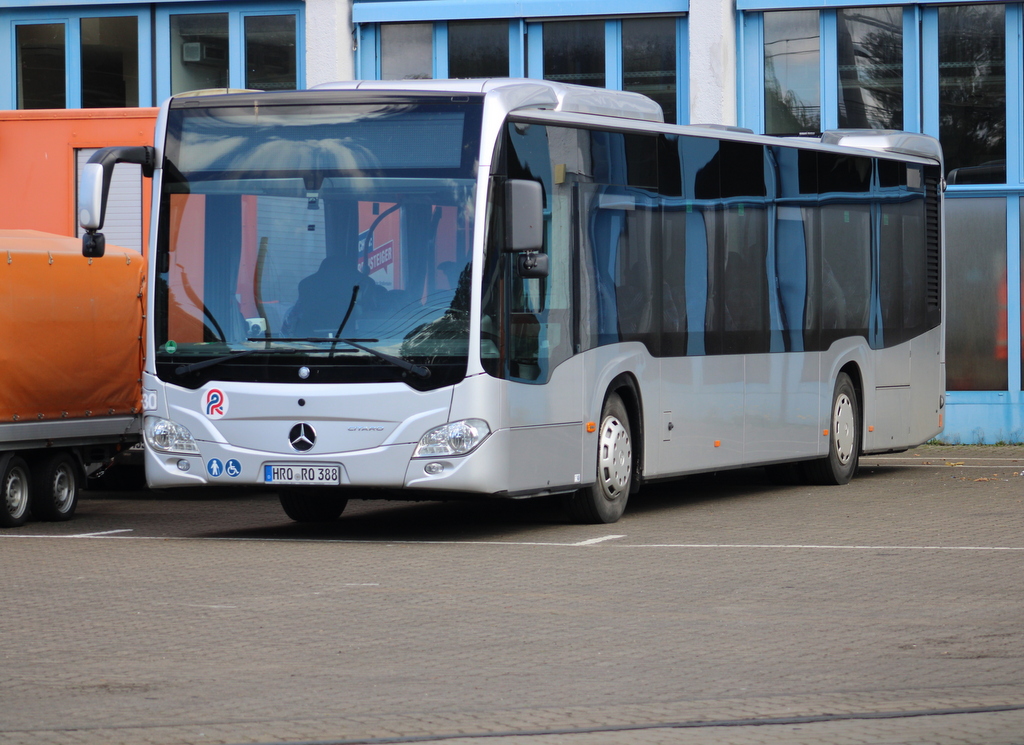 Mercedes Benz Citaro Wagen 530 - Baujahr 2020 stand am 04.10.2024 auf dem Gelände der Rostocker Straßenbahn AG