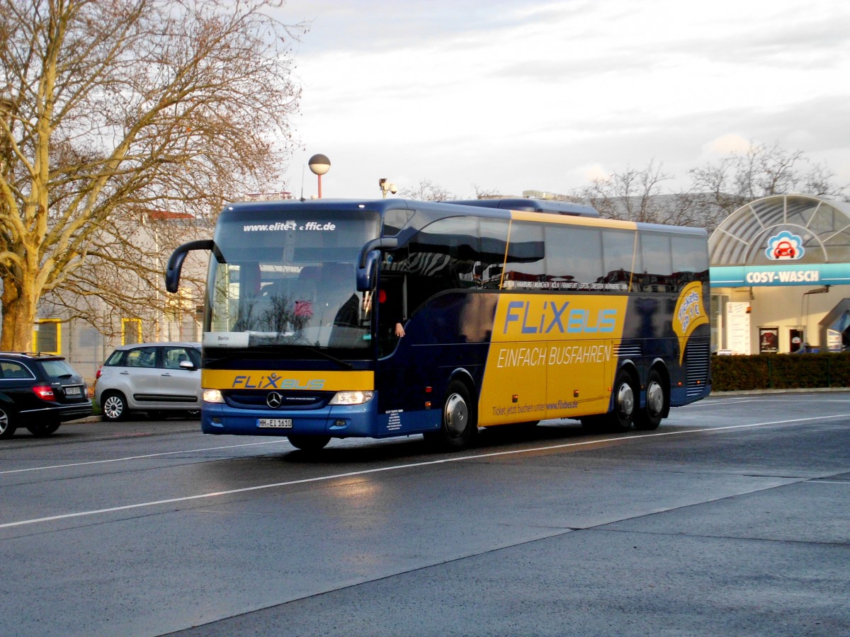  Mercedes-Benz O 340 (Tourismo) im Auftrag der Firma Flixbus nach Hamburg am am ZOB Berlin.(22.12.2013) 