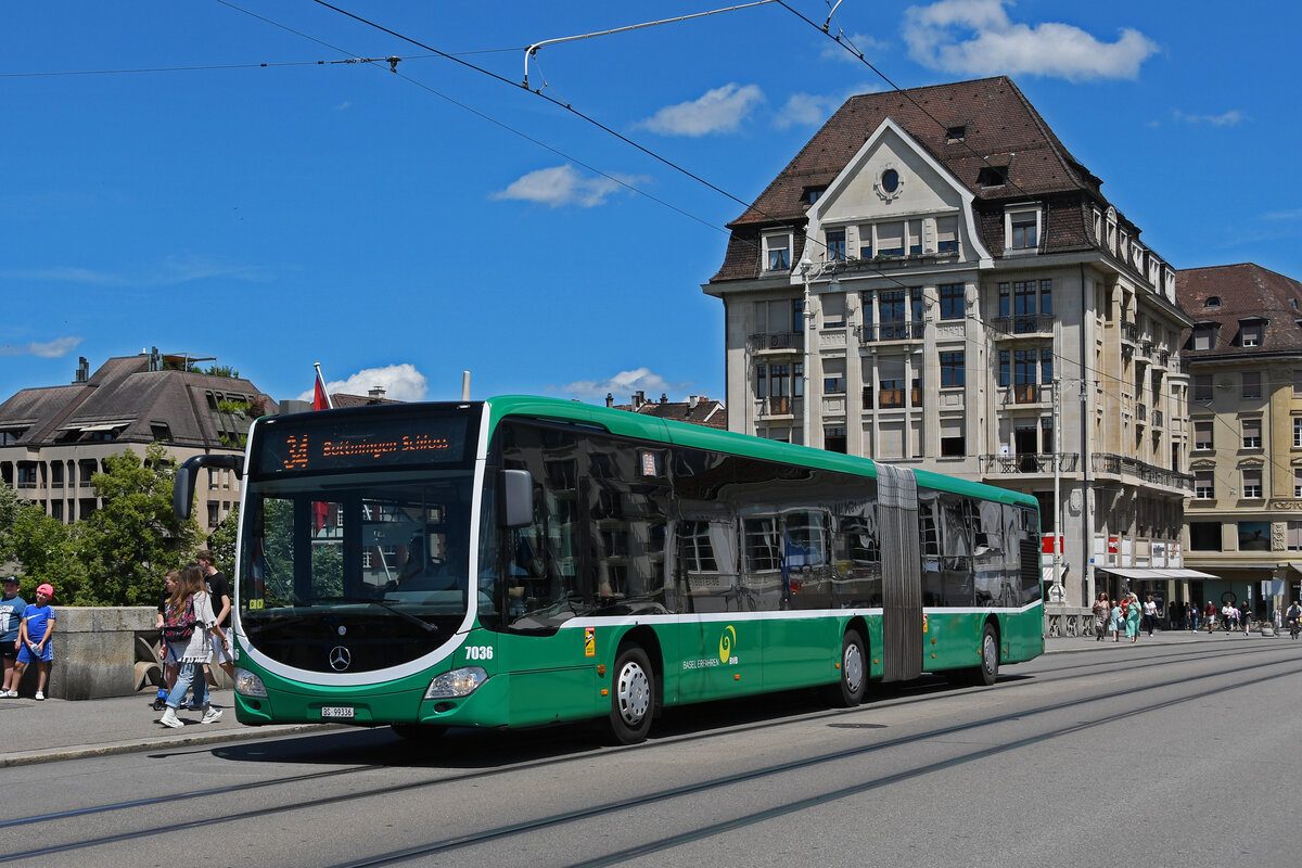 Mercedes Citaro 7036, auf der Linie 34, überquert am 08.07.2024 die Mittlere Rheinbrücke. Aufnahme Basel.