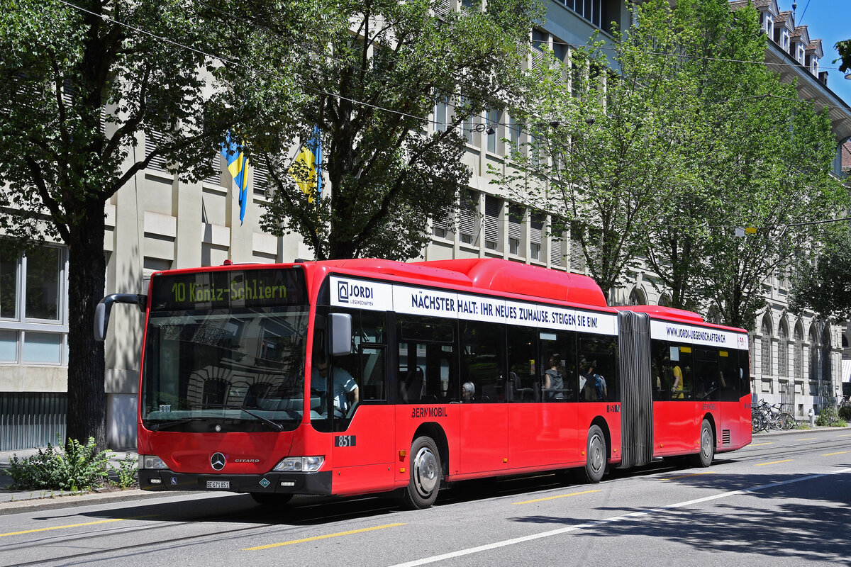 Mercedes Citaro 851, auf der Linie 10, fährt am 09.07.2024 durch die Bundesgasse. Aufnahme Bern.