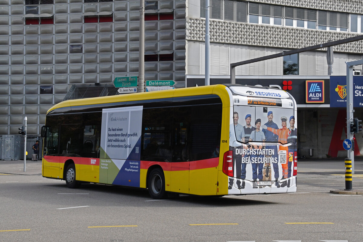 Mercedes eCitaro 1014 der BLT, auf der LInie 37, verlässt am 05.10.2024 die Haltestelle St. Jakob. Aufnahme Basel.