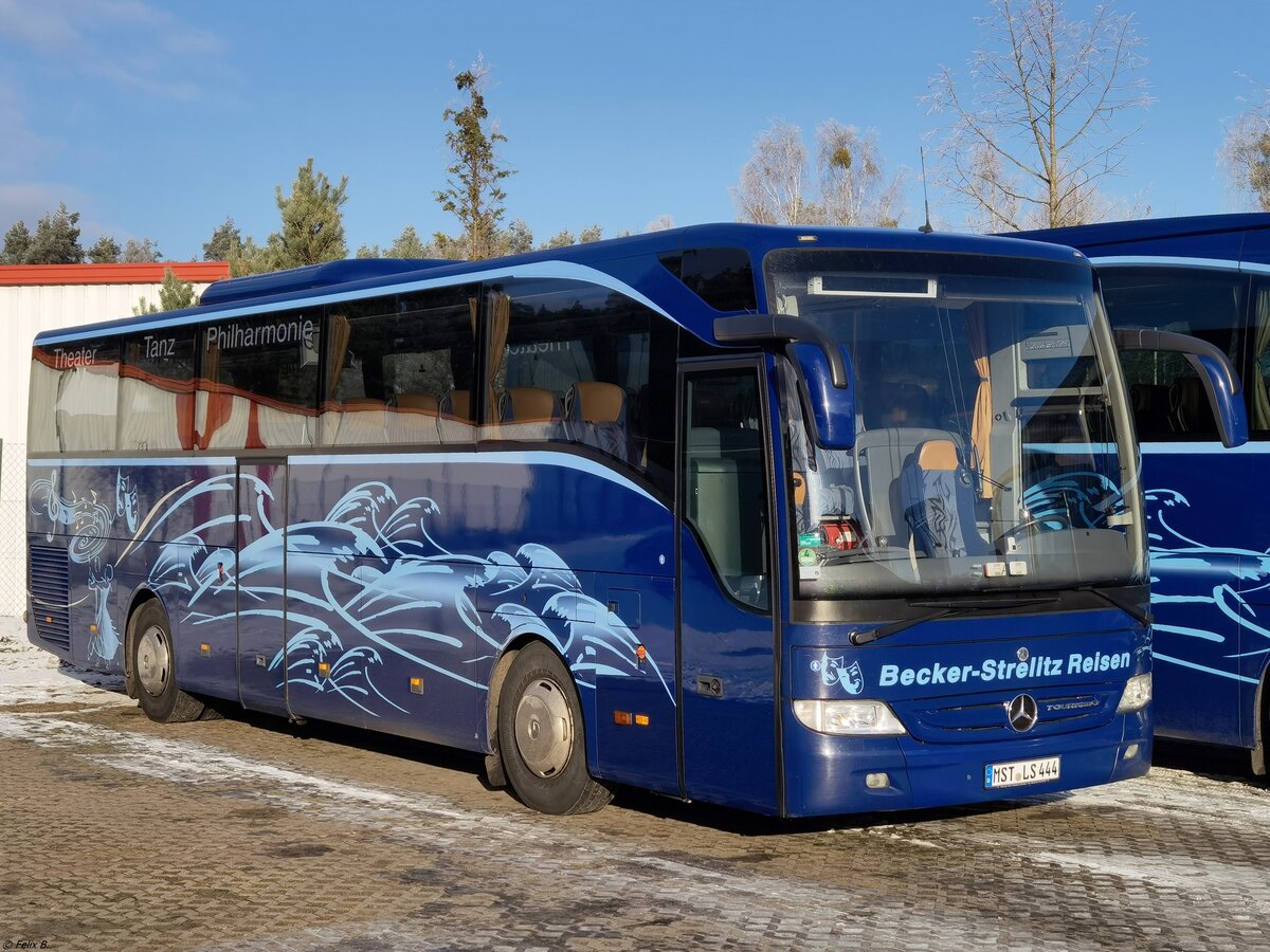 Mercedes Tourismo von Becker-Strelitz Reisen aus Deutschland in Neustrelitz am 17.12.2022