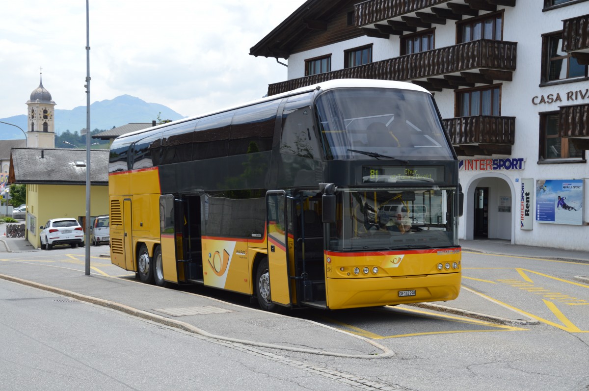 Neoplan-Doppeldecker an Post in Laax