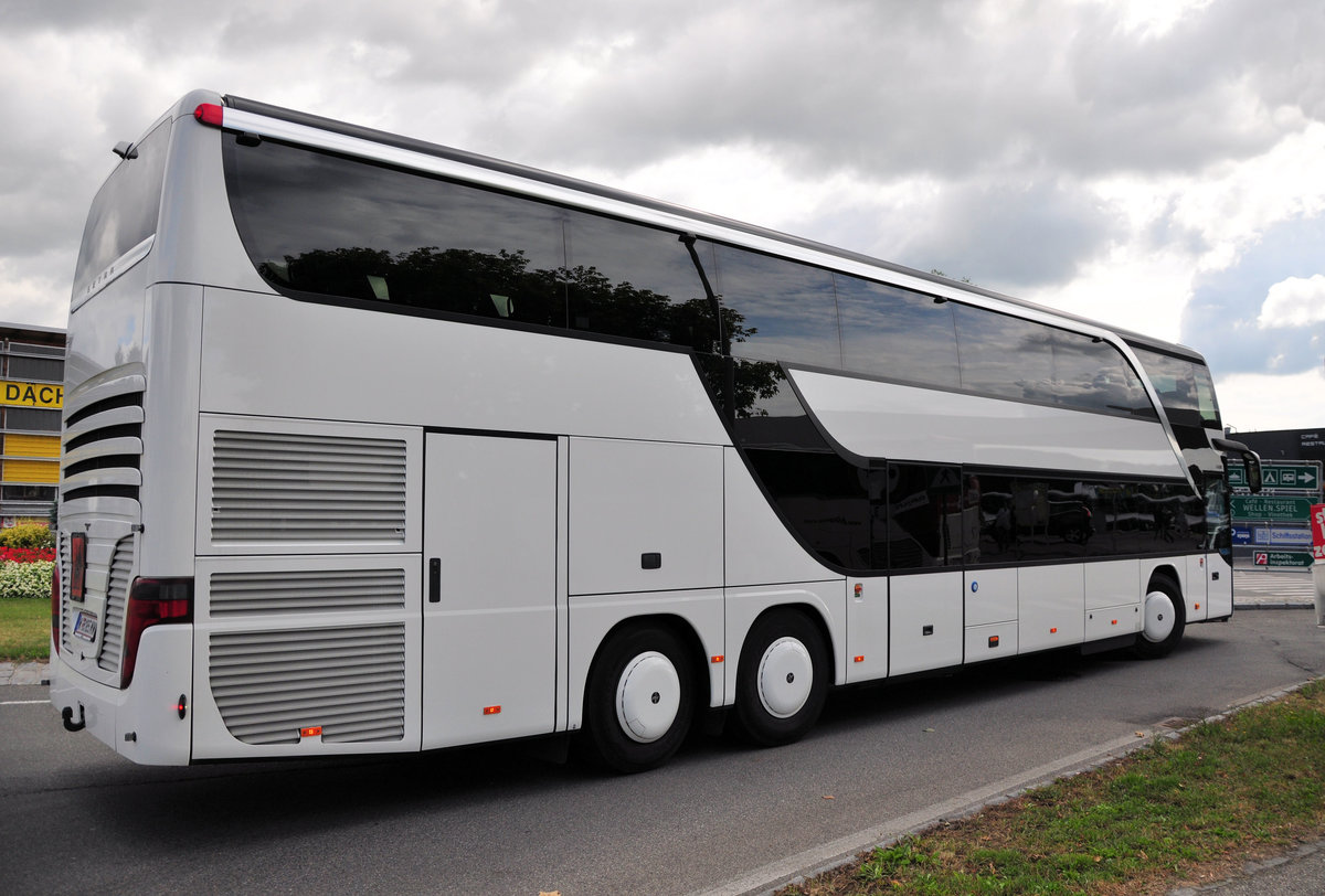 Setra 431 DT aus Wien in Krems unterwegs. - Bus-bild.de