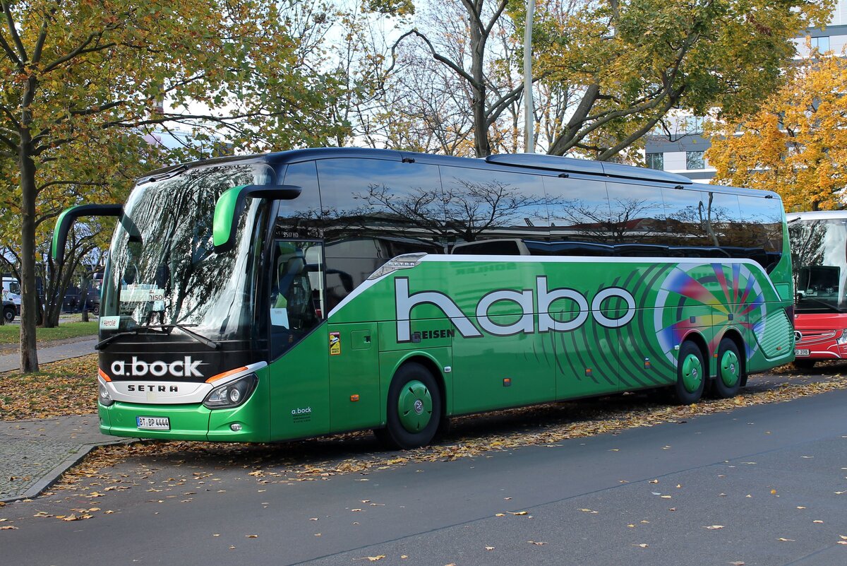 Setra S 517 HD von habo-Reisen a.bock. Berlin im Mai 2023.