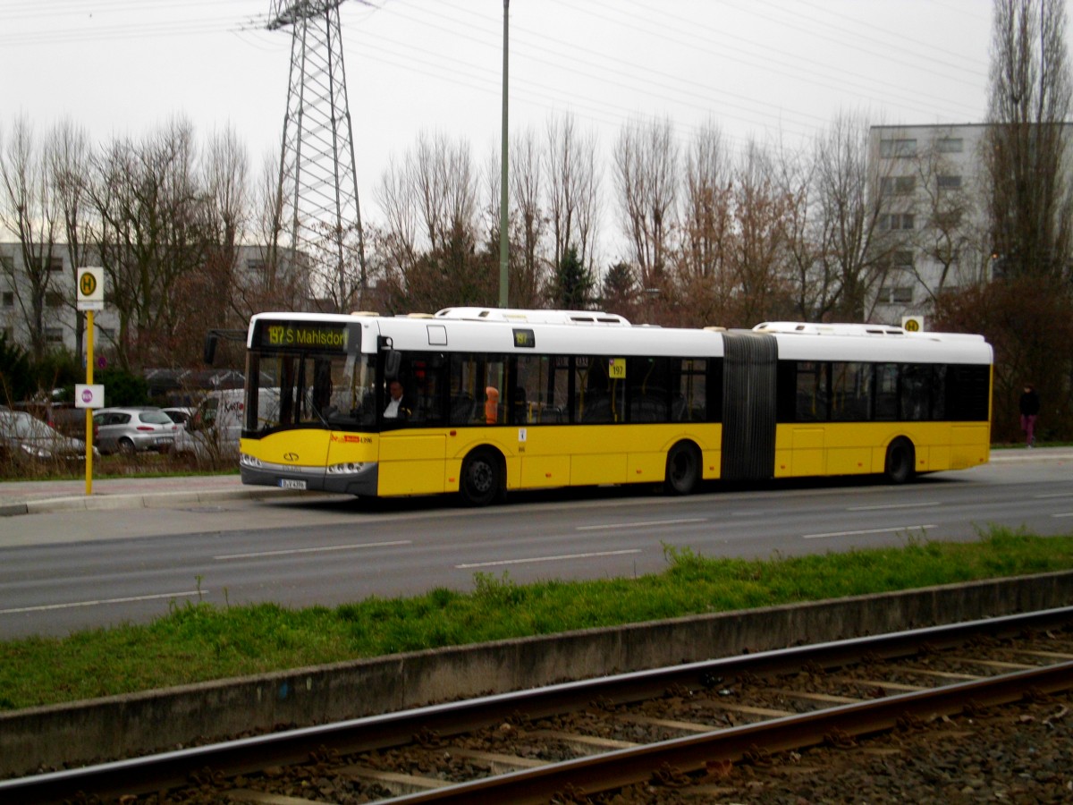  Solaris Urbino auf der Linie 197 nach S-Bahnhof Mahlsdorf an der Haltestelle Hohenschönhausen Prerower Platz.(24.12.2013)   